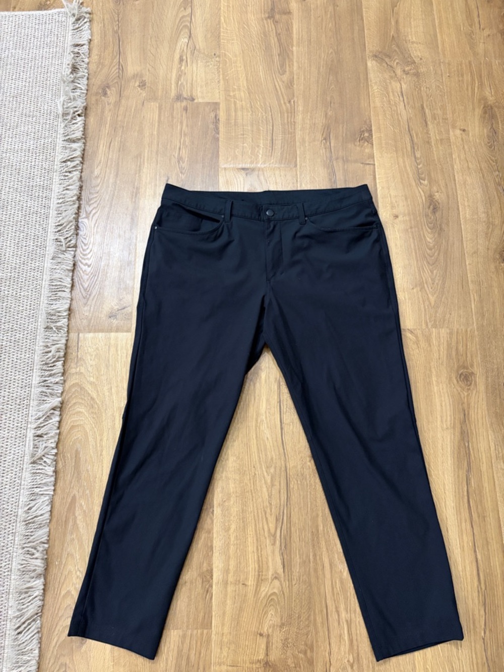 Lululemon Mens 38x28 black pants